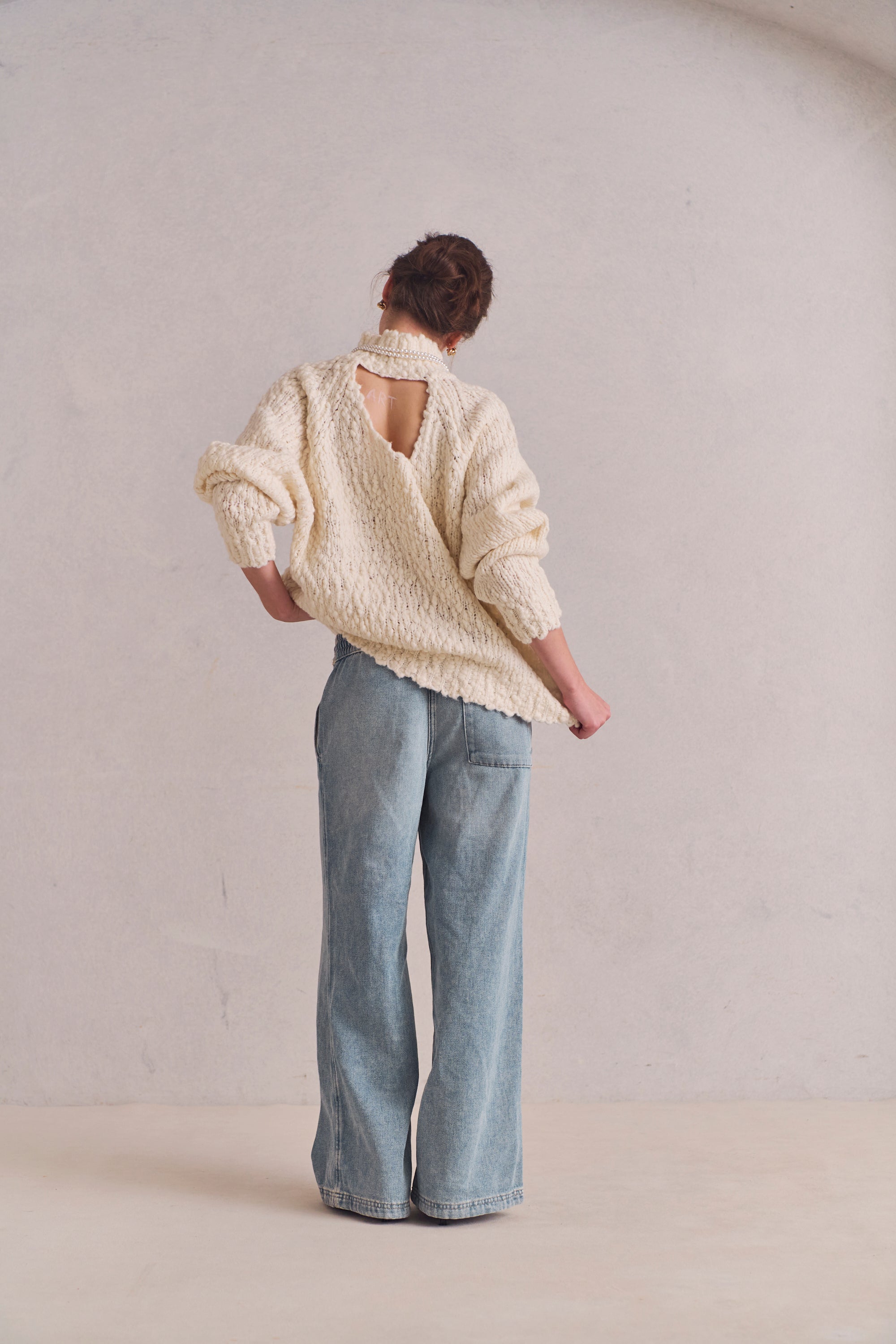 Back-open slubyarn knit