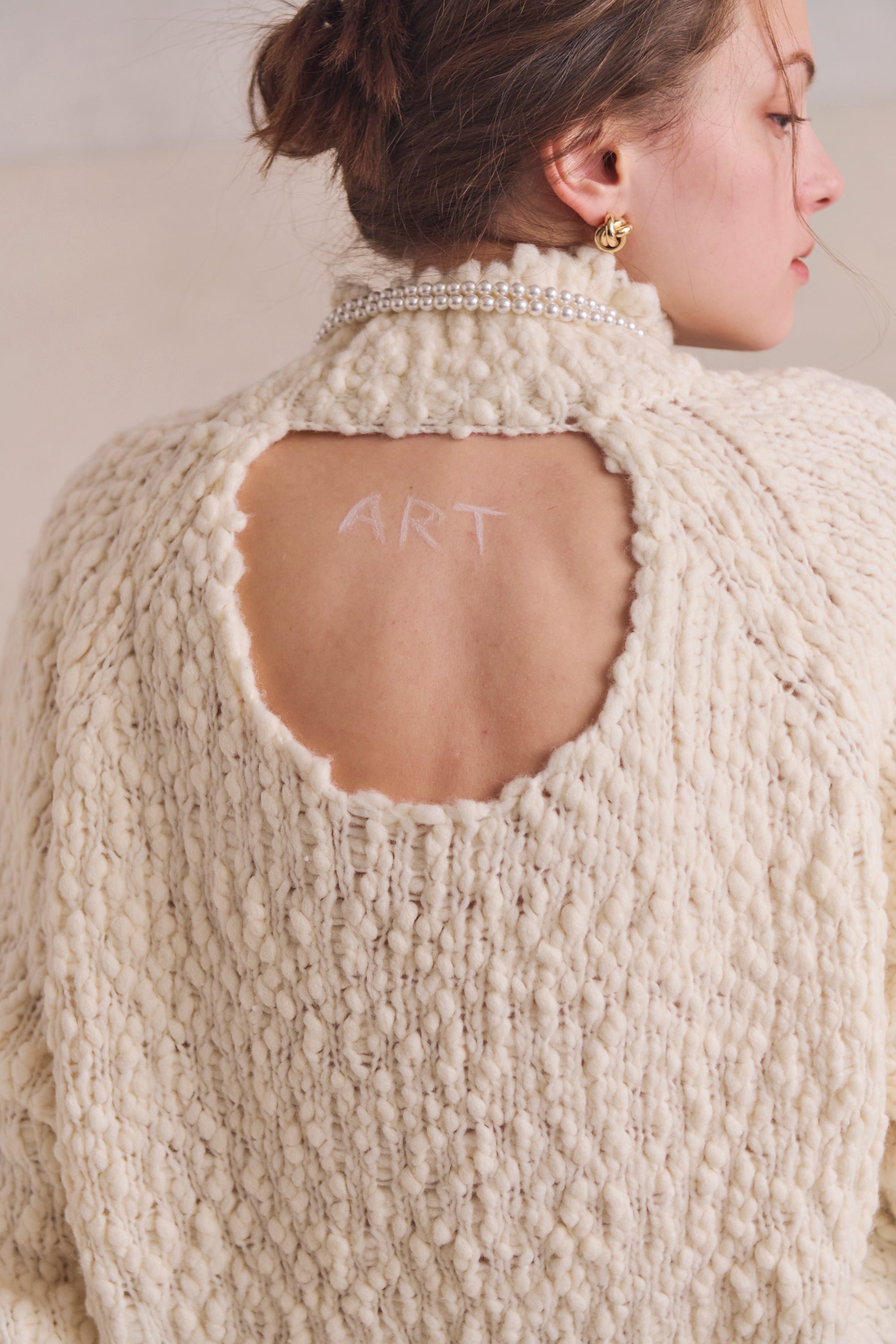 Back-open slubyarn knit